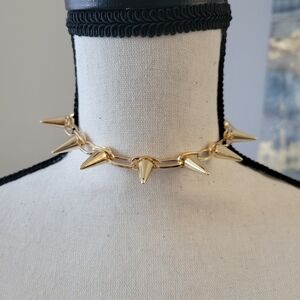 Gold spike choker